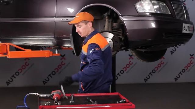 Kā nomainīt MERCEDES-BENZ C W202 stūres šķērsstieņa šarnīrs [PAMĀCĪBA AUTODOC] смотреть онлайн