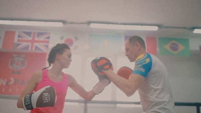 Занимаясь боксом вы становитесь добрее, а как известно доброта спасёт мир! Добра и мира всем друзья смотреть онлайн