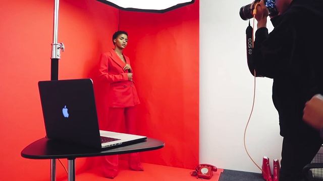 All Red Photoshoot with EVA APIO | Fashion Photography Behind The Scenes смотреть онлайн