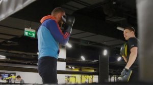 БОКСЁР притворяется НОВИЧКОМ в ЗАЛЕ #1 | ПРАНК НАД ТРЕНЕРОМ | PRANK MAN OVER COACH