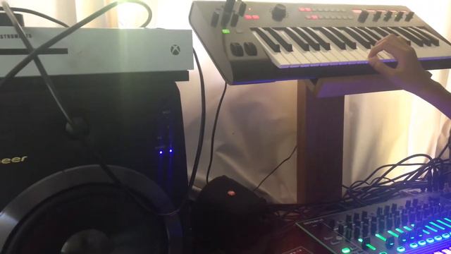 Roland tr8 tb3 Korg R3 jam смотреть онлайн