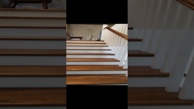 Лестница на металлокаркасе, угловая лестница с кладовкой