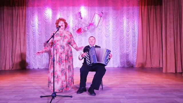 Наталья Нечаева - "Белый тополь, белый клен" (аккомп. Николай Швидко) смотреть онлайн