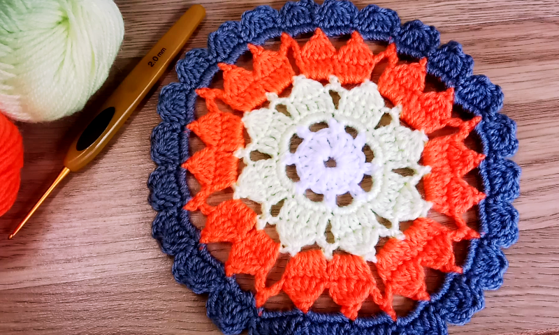 Вяжем яркую САЛФЕТКУ крючком. Используем несколько цветов пряжи смотреть онлайн