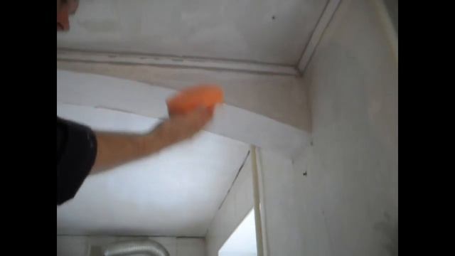 █ КАК ПРОИЗВЕСТИ ПОКЛЕЙКУ ПОТОЛОЧНОГО ФРИЗА (ПЛИНТУСА, технология). смотреть онлайн