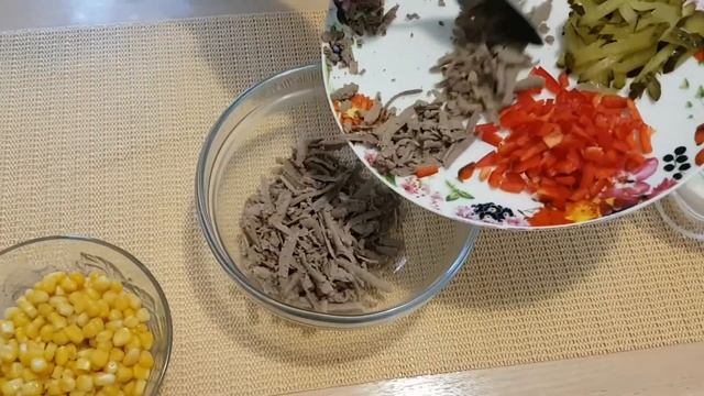 Салат из говяжьей печени с соленым огурцом смотреть онлайн