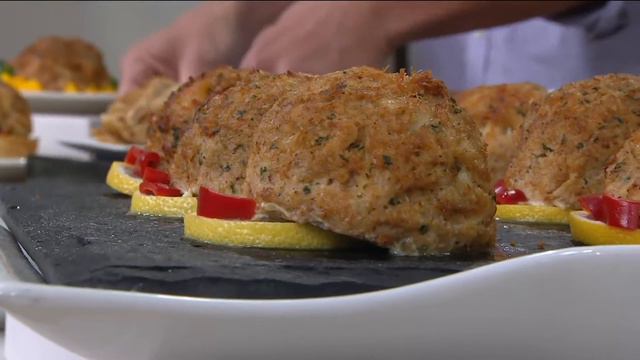Great Gourmet (6) or (12) 8 oz. Colossal Crab Cakes on QVC смотреть онлайн