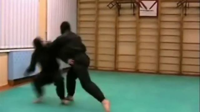 Борьба. Выведение из равновесия толчком. Нестандартные приемы рукопашного боя. смотреть онлайн