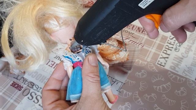 Лайфхак. Что делать когда потеряли крышку от батарейного отсека игрушки. смотреть онлайн