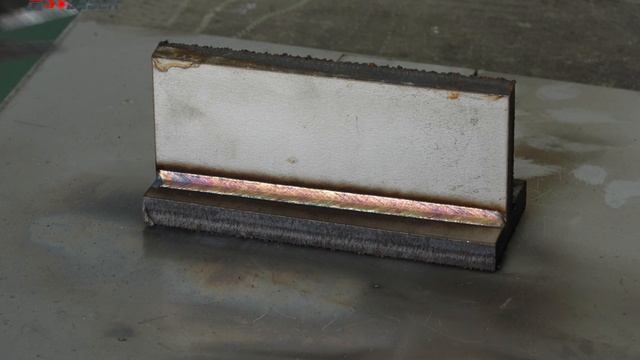 2000 Вт Лазерная сварка 8 мм низкоуглеродистой стали, сваренной двойной проволокой лазерной сварки смотреть онлайн