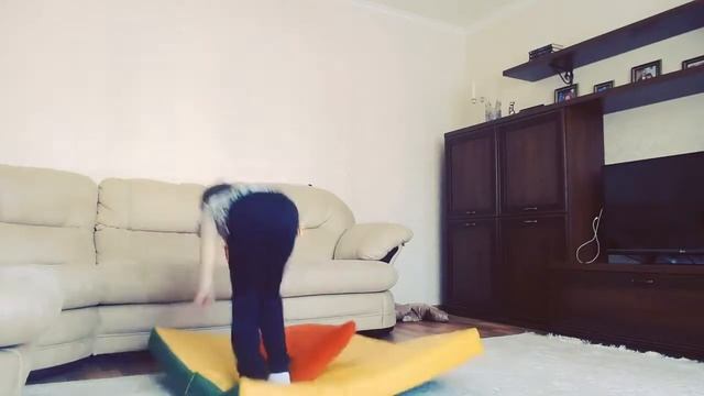 ТОП 10 ЛЁГКИХ САЛЬТО С ВЫСОТЫ смотреть онлайн