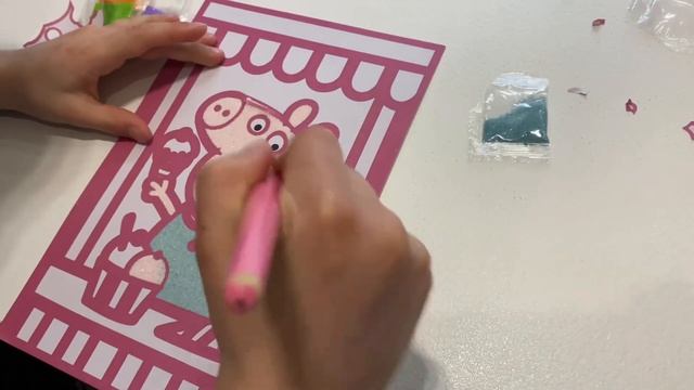 Рисуем свинку Пеппу цветным песком ? Распаковка ? Peppa Pig смотреть онлайн