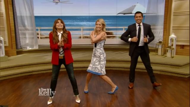 Paula Abdul Teaches "Straight Up" Dance Moves смотреть онлайн