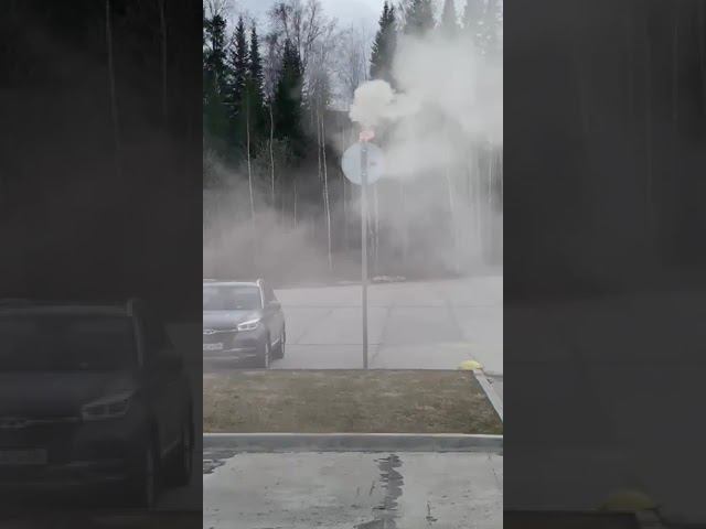 Пока был в отгуле босс, работяги воткнули знак, где будет лучше и красивше смотреть онлайн