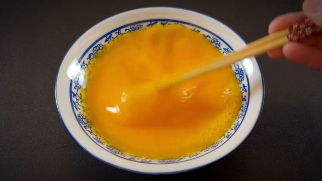 西红柿炒鸡蛋，加鸡精味精就错了，难怪不好吃，大厨教你酒店番的正确做法。番茄炒蛋想要好吃，要选对番茄。不要把番茄直接下锅炒，多做一步更美味Tomato Egg Stir Fry#番茄炒蛋 #西红柿炒蛋 смотреть онлайн
