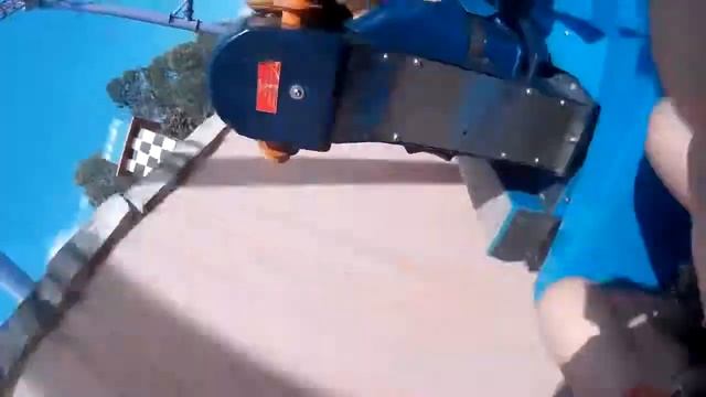 Аттракцион Roller Coaster в парке развлечений. Гуанчжоу. Китай смотреть онлайн