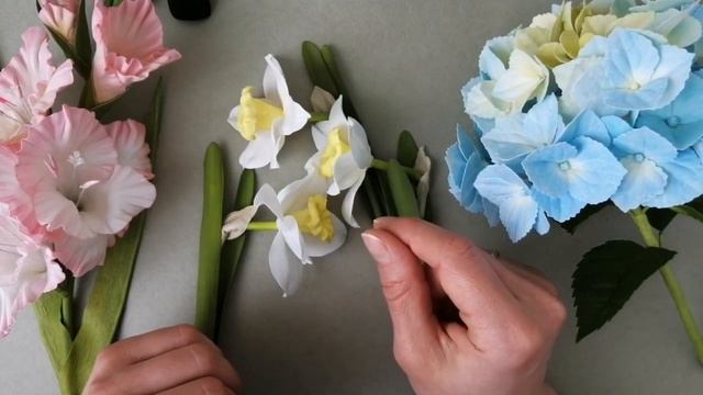 Цветы из фоамирана: как с ними обращаться? | Flowers made of foam: how to handle them? смотреть онлайн