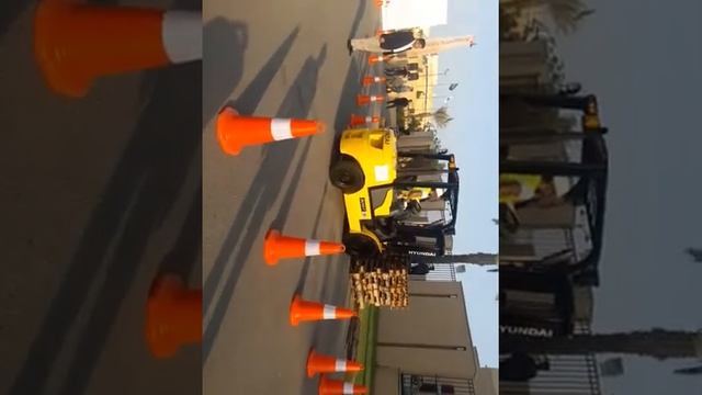 Hyundai 3 ton diesel forklift 30DT-7 Saudi Arabia смотреть онлайн