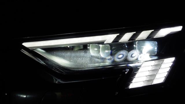 AUDI HEADLIGHTS MATRIX смотреть онлайн