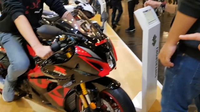 Suzuki Katana e GSX R 1000 - Intermot 2018 [ENGLISH SUB] смотреть онлайн