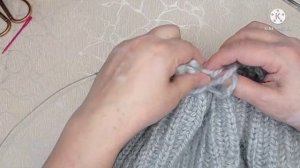 Шапка-ушанка поворотными рядами,связана спицами  Английской резинкой..???