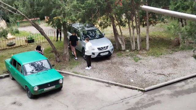 РЕБЕЯ ХОТЕЛА УГНАТЬ МАШИНУ НО НЕ УДАЛОСЬ смотреть онлайн