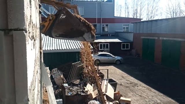 Работаю на стройке на минипогрузчике внутри здания . смотреть онлайн