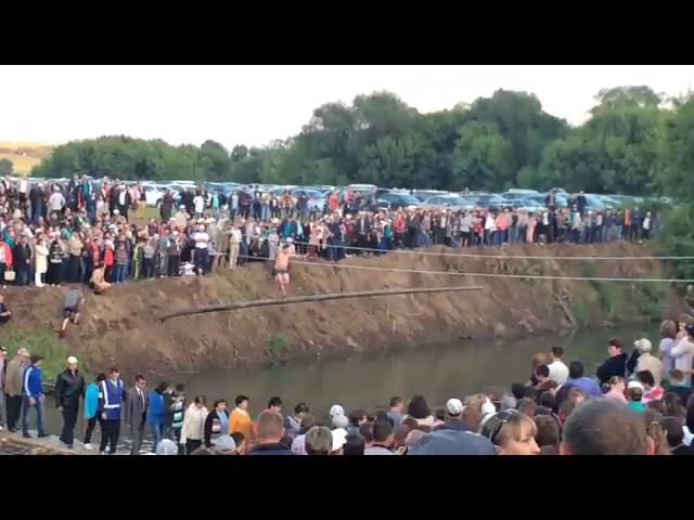 Питрау Сабантуй Биктяш 2016. Участник упал в воду. в fell into the water