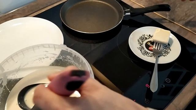 Тонкие блинчики на молоке (с добавлением рисовой муки) смотреть онлайн