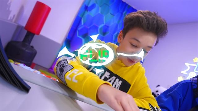 КТО ПОСЛЕДНИЙ ПЕРЕСТАНЕТ Играть в Кальмара! VooDoo Doll in Squid Game in Real Life смотреть онлайн