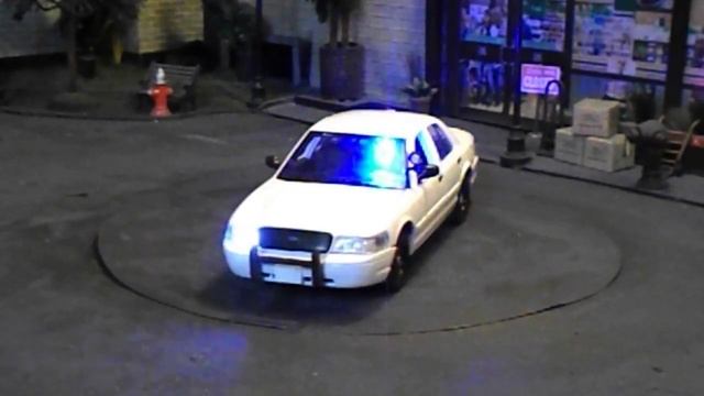 Unmarked Police 1/24 scale Ford Crown Victoria with lights. смотреть онлайн