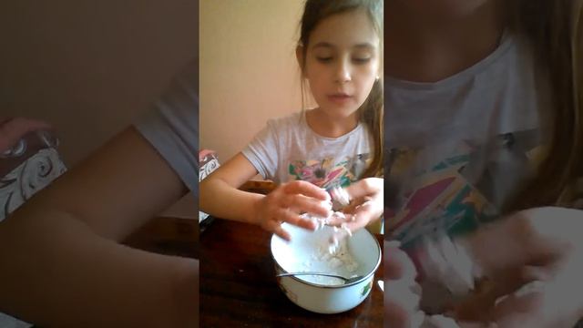 Как сделать лизуна из зубной пастой ,муки и мыла смотреть онлайн