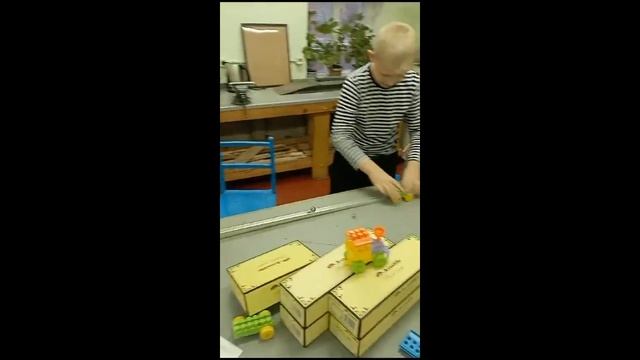 Команда "Новогодние строители" смотреть онлайн