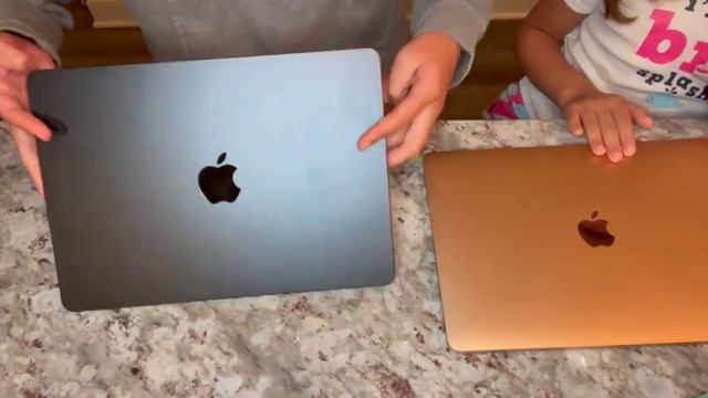 Cadence and Penelope's M2 Macbook Air Unboxing смотреть онлайн