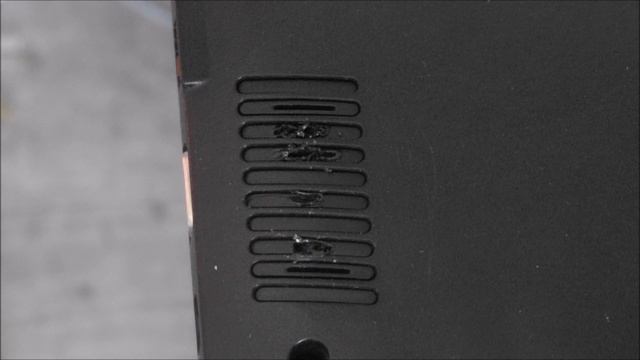 Выплавляю дополнительные отверстия в системе охлаждения ноутбука Samsung R528 смотреть онлайн