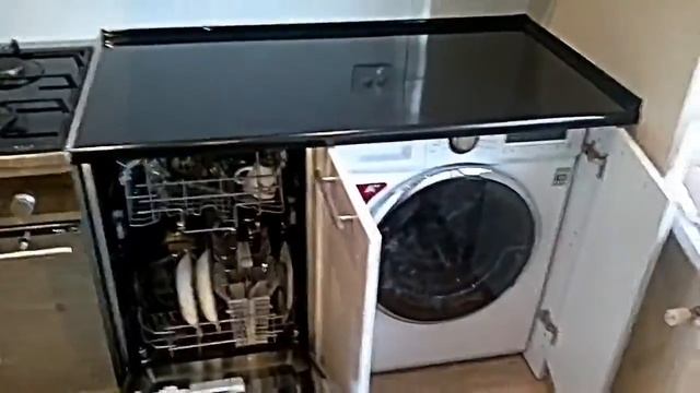 Кухня белый верх, белый низ, черная столешница М-ПРУС смотреть онлайн