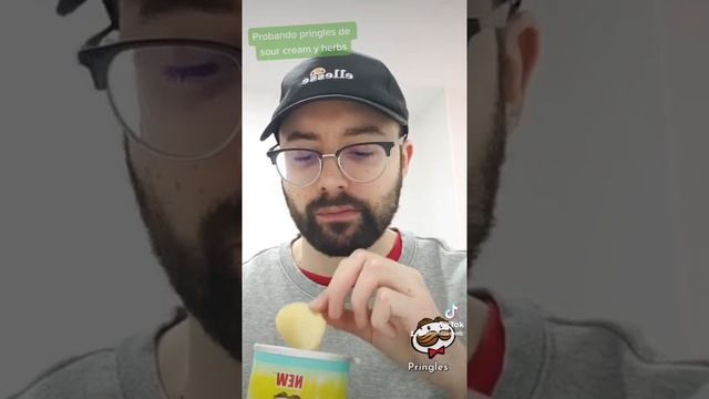 Probando las Pringles sabor a crema y finas yerbas (ESTAN MALÍSIMAS) ? Victor Robles EATS смотреть онлайн