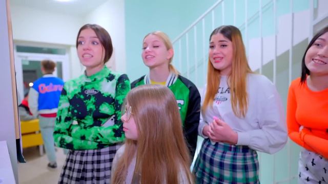 Diana Reveals Big Cheerleader Lies Frogs! Now Dana finds out that Frogs are not friends! смотреть онлайн