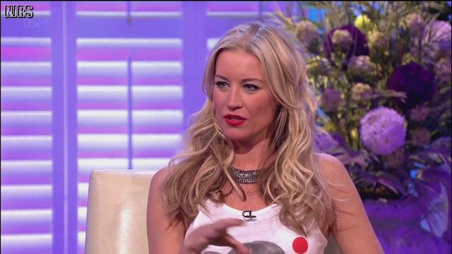 Denise van Outen in shiny leggings смотреть онлайн