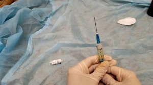 Пациент больной,нужно сделать укол.Доктор Уткин спешит на помощь.