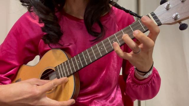 Moon River Melody Plucked on the 'Ukulele смотреть онлайн