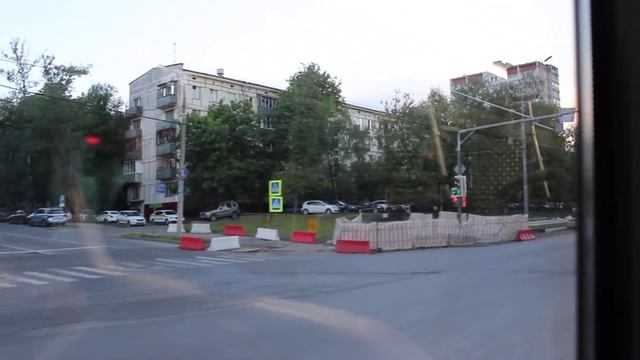 Едем по улице Каховка на автобусе Т60 вдоль перекрытий из-за строительства БКЛ смотреть онлайн