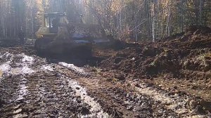 Бульдозер ДСТ-Урал за работой.