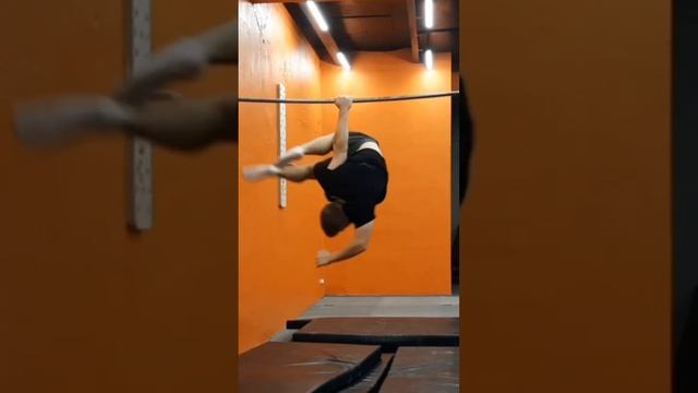 На перехватных движениях #workout #gimbarr #parkour смотреть онлайн