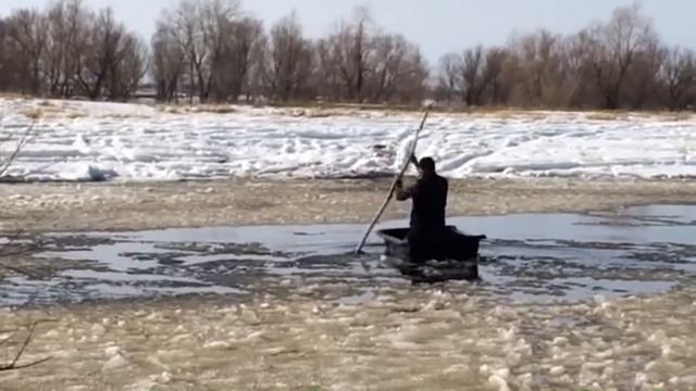 УТОПИЛИ СНЕГОХОД смотреть онлайн