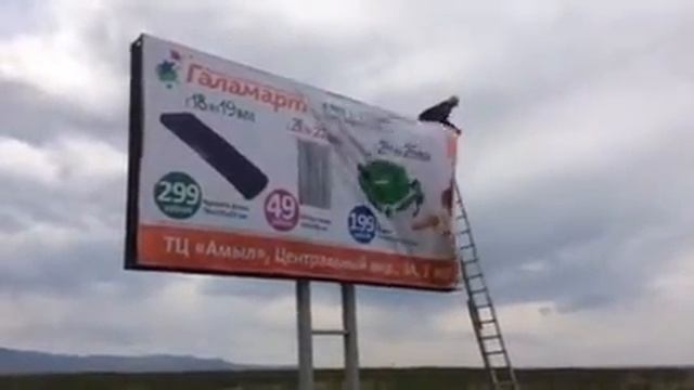 Демонтаж баннера (билборда) лютые монтажники смотреть онлайн