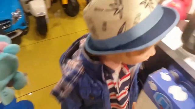 IMAGINARIUM u gezdik, oyuncaklara baktık ve şeker aldık, eglenceli cocuk videosu смотреть онлайн