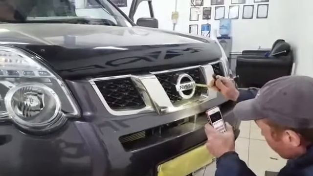 Как снаружи открыть капот на Ниссан смотреть онлайн