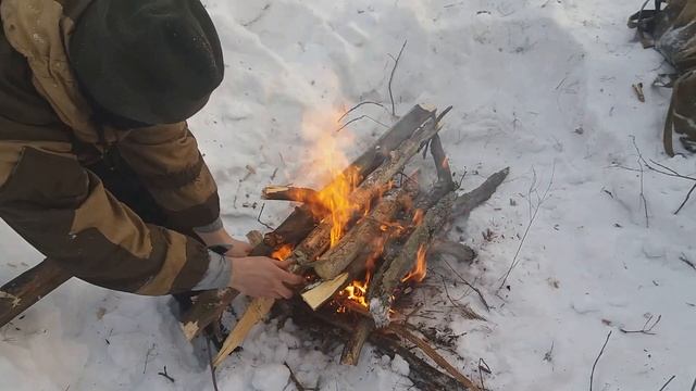 КАК РАЗЖЕЧЬ КОСТЕР В ЗИМНЕМ ЛЕСУ | ОХОТНИЧИЙ КОСТЕР ИЗ ШЕСТИ БРЕВЕН | ЛЕСНОЙ ШАШЛЫК смотреть онлайн