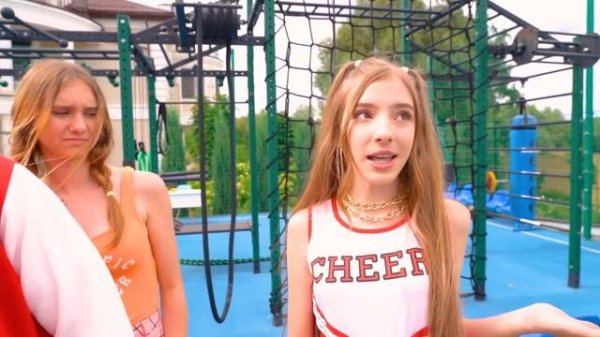 Богатая vs Бедная vs Ультра Богатая | Кто Будет Капитаном в Команде Чирлидерш?